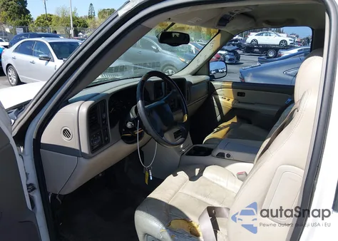 2000 Chevrolet Suburban 1500 Ls z USA, uszkodzony, nr VIN 3GNEC16T8YG208579